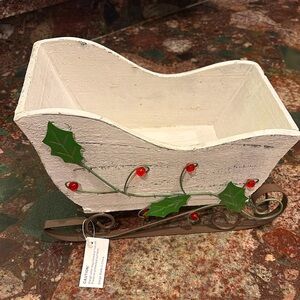 Sleigh holiday decor